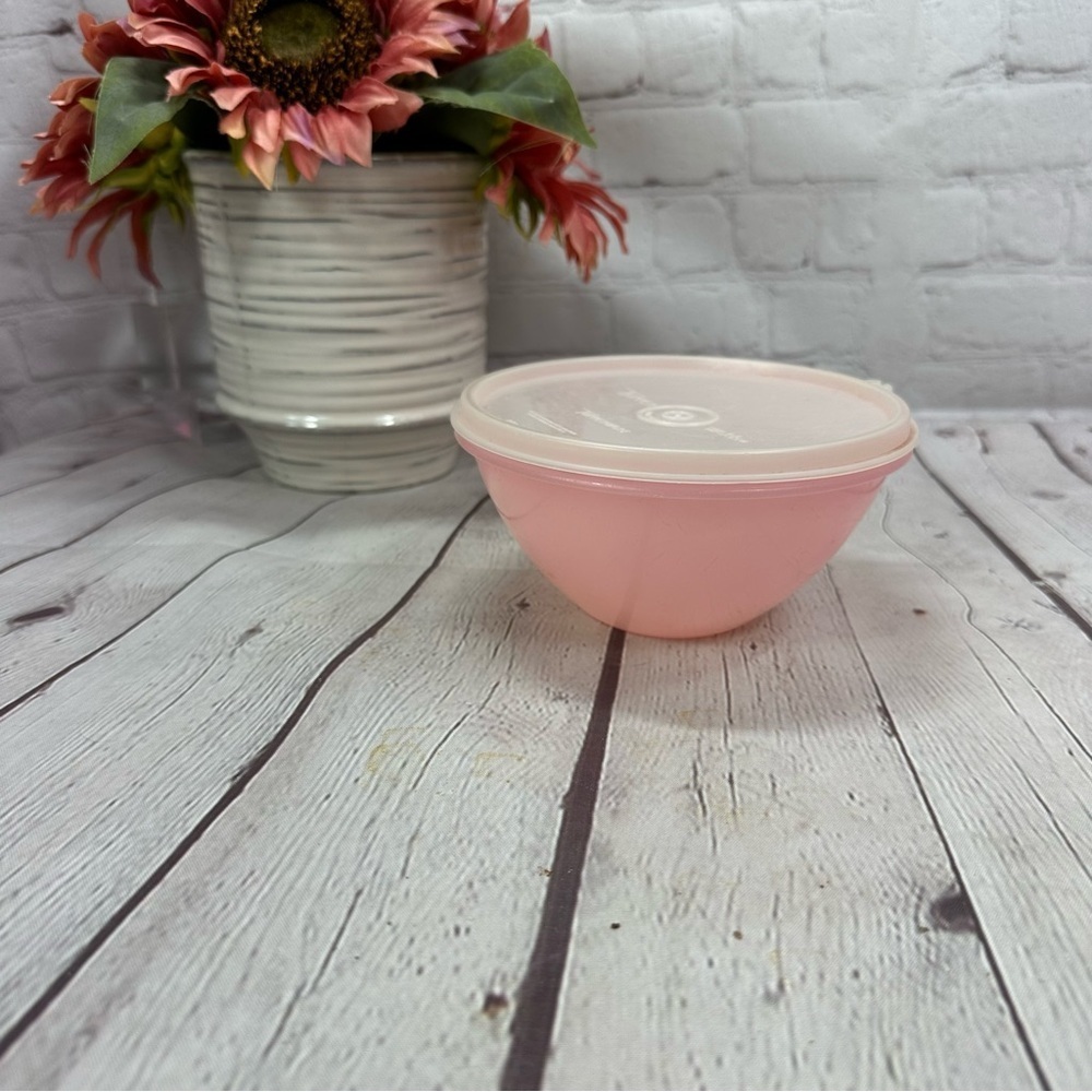 vintage Tupperware Light Pink wonderlier 5.5" Bowl with seal "B"